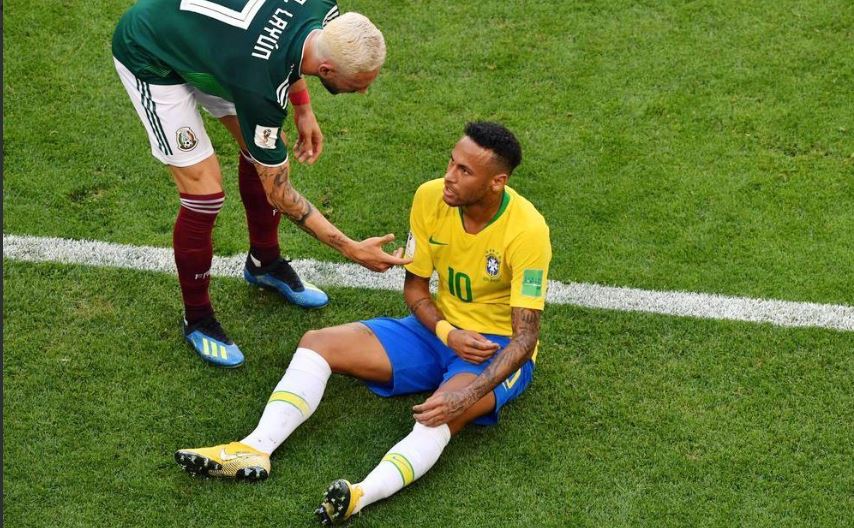 Neymar Layun Mexico Brazil World Cup