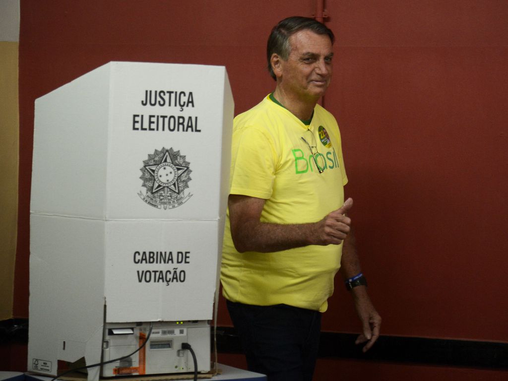 President and candidate for reelection, Jair Bolsonaro, votes at the Rosa da Fonseca Municipal School, in Rio de Janeiro / Tomaz Silva, Agência Brasil courtesy