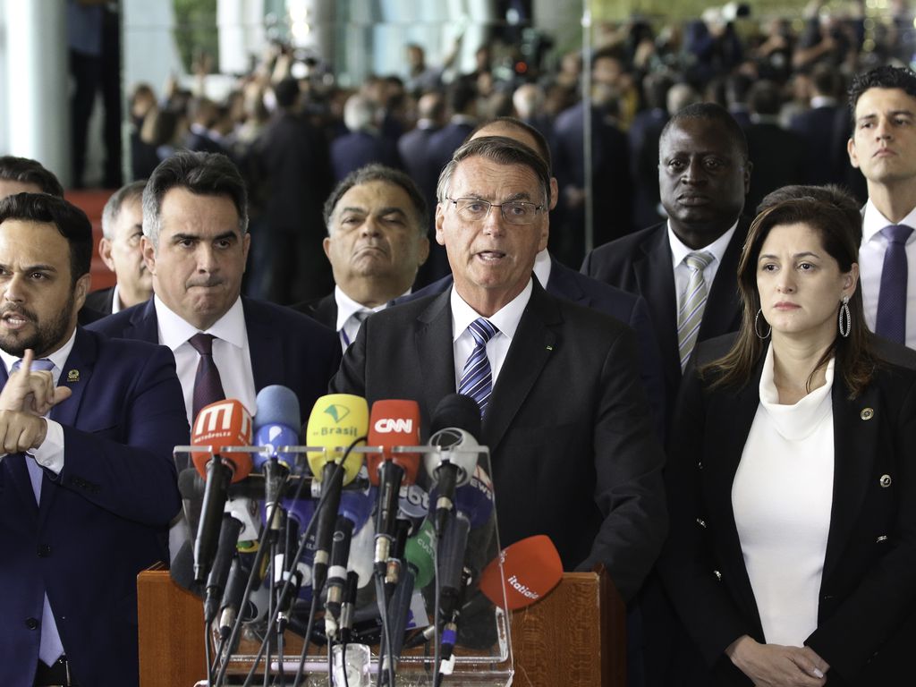 President Jair Bolsonaro speaks to the press at Palácio da Alvorada, Brasília / Fabio Rodrigues-Pozzebom, Agência Brasil courtesy