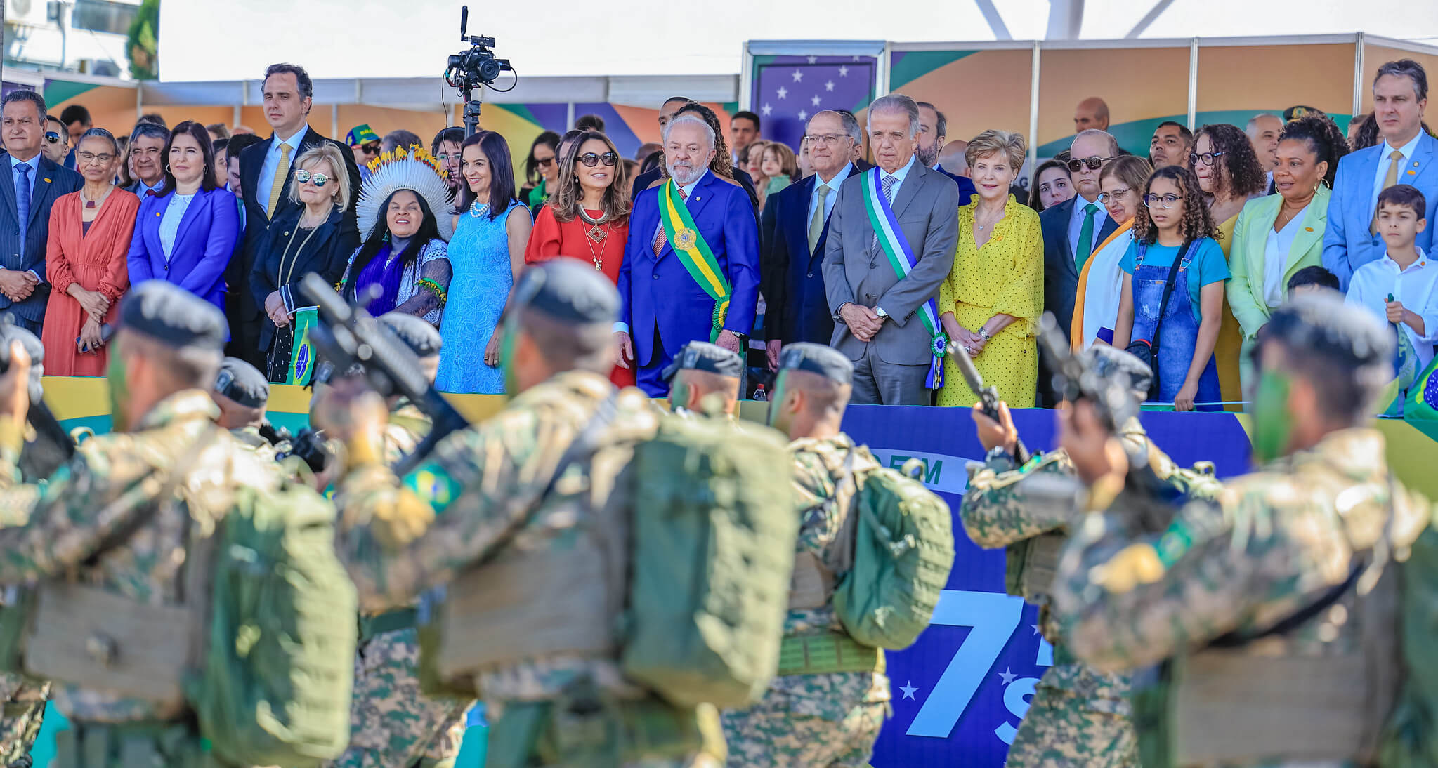 President Lula and other authorities attend the military parade in Brasília (Ricardo Stuckert / Presidency of Brazil courtesy)