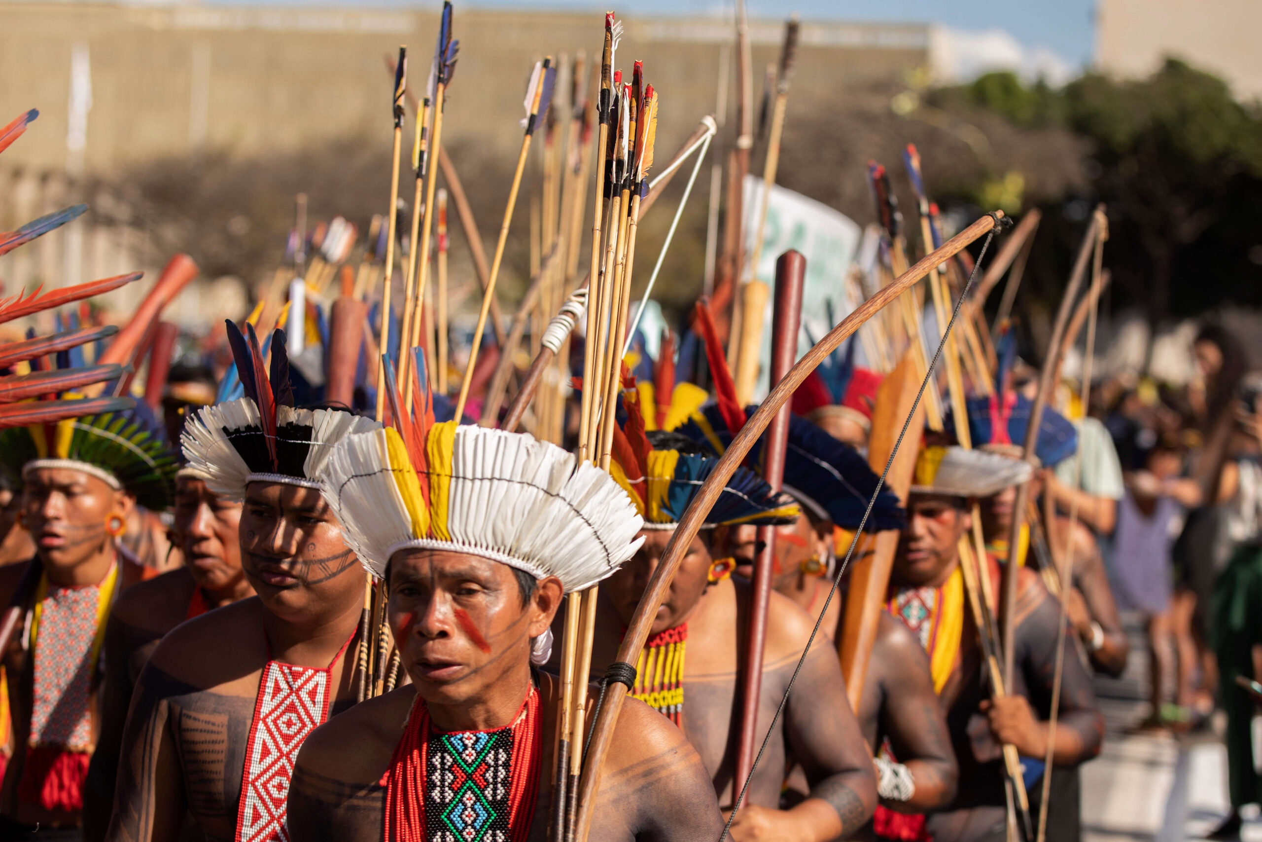 Indigenous peoples of various ethnicities protest in Brasilia against the Time Limit Law (courtesy of Joédson Alves / Agência Brasil)