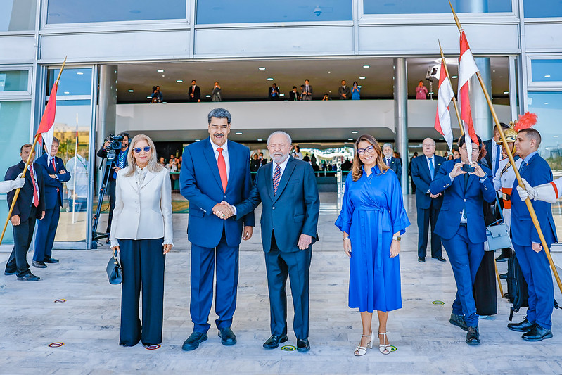 Brazilian President Lula da Silva welcomes President of Venezuela Nicolás Maduro during a summit of South American countries held in May, in Brasília (courtesy of Ricardo Stuckert Presidency of Brazil)
