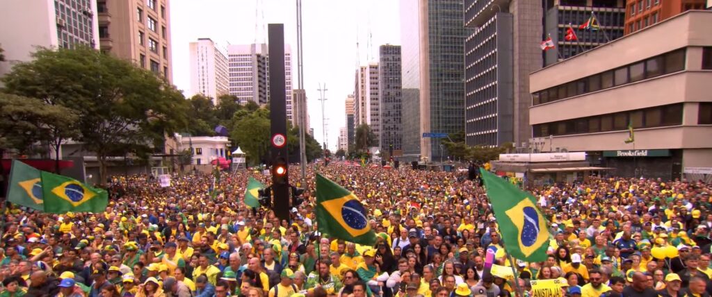 Featured Image: Bolsonaro leads demonstration in São Paulo (Photo credit: broadcast via youtube)