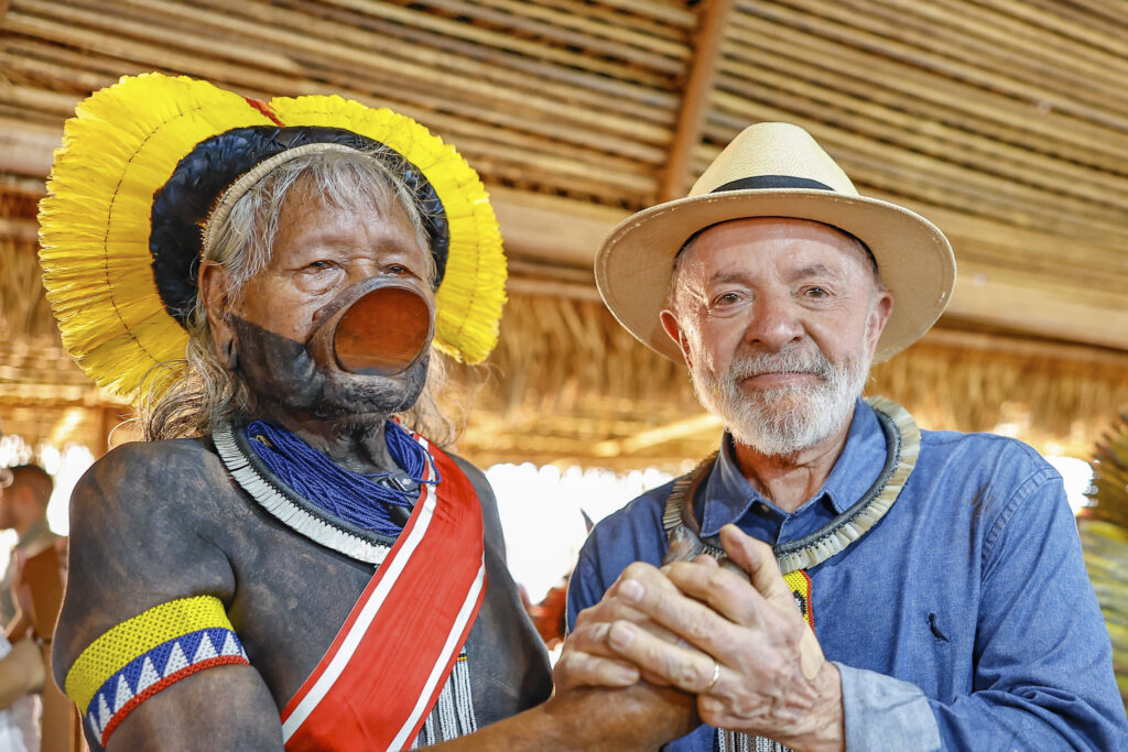 Meeting between President Lula and Chief Raoni in the Piaraçu village, Xingu National Park (photo credit: Ricardo Stuckert / Presidency of Brazil)